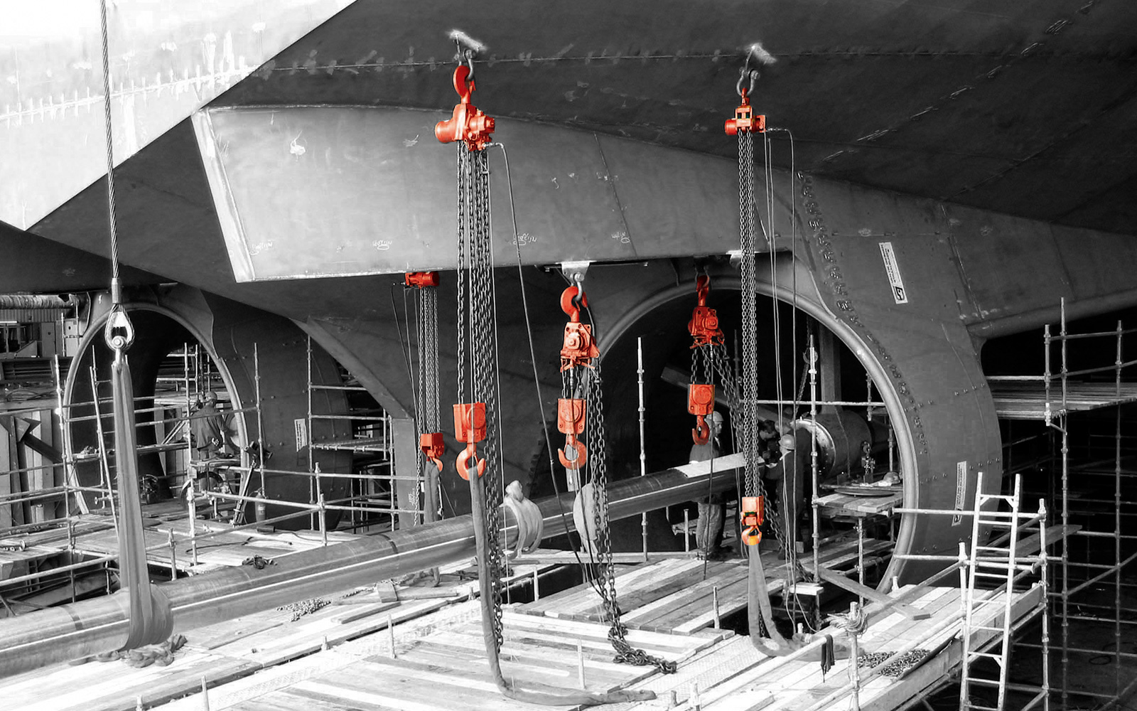 Picture of TOKU Air Hoists at Shipyard
